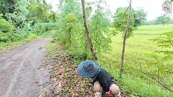 สาวไทยใจกล้าเดินโชว์หีริมทาง เสียงครวญครางสุดเร่าร้อน