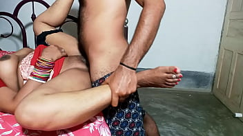 पत्नी के ऑफिस जाने के बाद पति ने नौकरानी को जबरदस्त चोदा