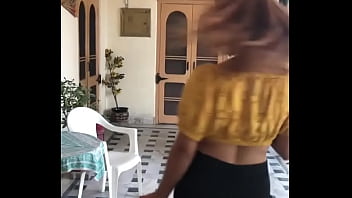 Gadis Desi Seksi Tanpa Bra Menggoda