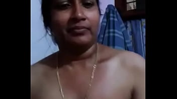 Moleknya Bibi Desiku Yang Menggoda