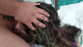 Neveah Rose Menggoda Dan Menghisap Kontol Keras Kakak Tirinya