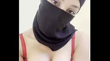 Gadis Hijab Arab Berkerudung Menggoda Dengan Payudara Besar Dan Tetek Bulat Sempurna