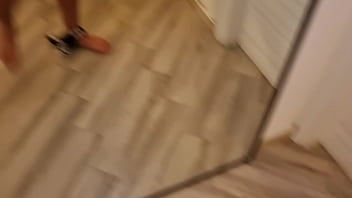 Luar Biasa! Adik Tiriku Memamerkan Kontol Besarnya Yang Fantastis Dan Mengeluarkan Sperma Panas