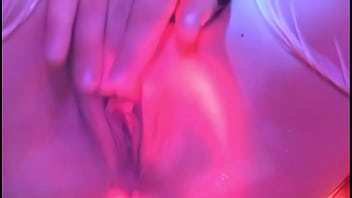 Ibu Pirang Bertetek Besar Sedang Menunggangi Kontol