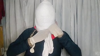 Gadis Berhijab Mengikat Diri Dengan Nafsu