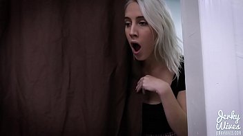 Putri Tiri Mengintip Ibu Dan Ayah Tirinya Bercinta Hingga Membuatnya Bergairah – Cory Chase