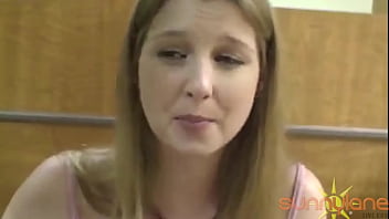 Sunny Lane Si Blonde Hot Membungkuk Menggoda Di Ruang Rawat Inap!