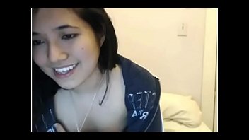 Gadis Amatir Asia Menggoda Dengan Payudara Mungilnya Di Pertunjukan Langsung