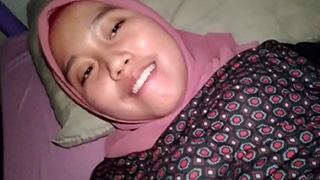 Gadis Berjilbab Digituin Pacarnya Sampai Ngeces