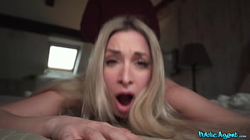 Micky Muffin Si Pirang Menggoda Membungkuk Dan Menggoyang Kontol Martin Demi Uang