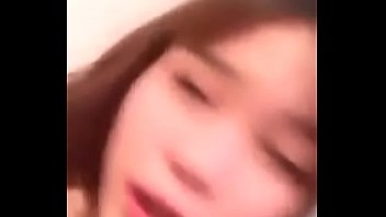 Gadis China Cantik Memainkan Memeknya