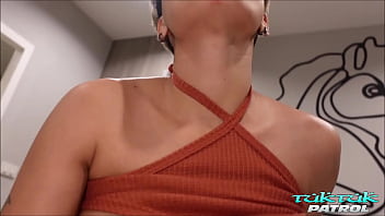 Tuktuk Patrol: Gadis Thailand Berpayudara Besar Bikin Bule Ejakulasi Deras