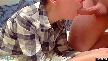 Gadis Manis Bergaun Ketat Mengisap Kontol Kakak Tirinya Saat Ortu Masih Di Rumah, Sampai Muncrat Di Stokingnya