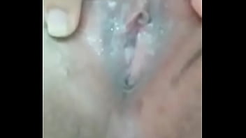 Gadis Tionghoa 19 Tahun Perawan Memamerkan Memek Mungilnya Yang Ketat