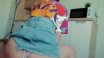 Kakak Tiriku Menggoda Adik Tirinya Saat Latihan Dan Membuatnya Memuncrat Tepat Sebelum Ibu Pulang Ke Rumah – Elena Ross