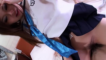 Makoto Si Gadis Jepang Dipuaskan Dengan Cairan Hangat Di Lubang Mesumnya Yang Telanjang