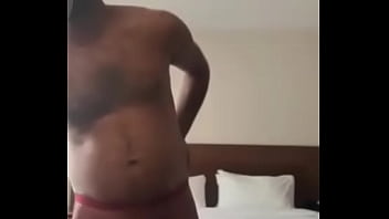 Memukul Pantat Desi Seksi Dengan Stoking Jala