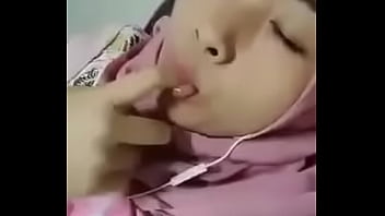Video Call Panas Dengan Cewek Berjilbab Yang Menggoda