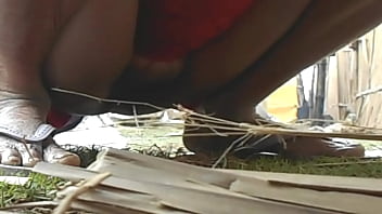 Basahnya Rambut Kemaluan Desi Yang Menggoda