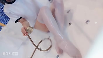 Gadis Oriental Yang Menggoda