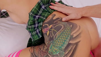 Gadis Rusia Merah Yang Imut Dengan Kaus Tinggi Dan Memek Cantik Bercinta Kasar