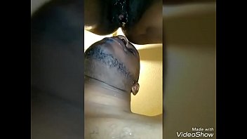 Tuan China Menjilati Memek Nyonya China Hingga Dia Memancur