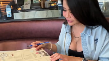 Mendaki Gunung Hanya Dengan Cewek Asia Yang Menggoda