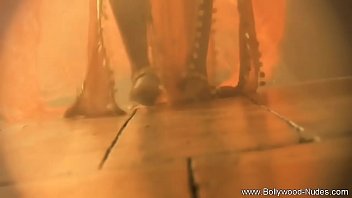 Gadis India Montok Dengan Payudara Mungil Yang Menggoda