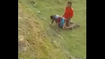 बीच मैदान में जंगली चुदाई