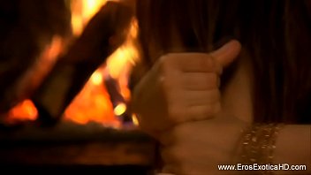 Gadis India Rambut Hitam Legam Yang Ahli Mengulum