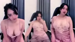 Dhea Tercantik Dengan Lingerie Pink Yang Menggoda Dan Membuat Nafsu Bergelora