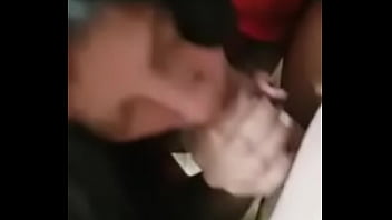 Desi Babe Menggoyang Lidahnya Di Batang Keras