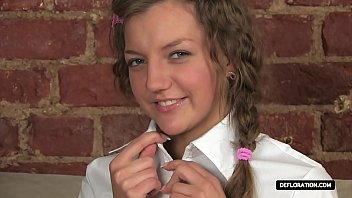 Gadis Rusia Pirang Basah Saat Meraba-raba Sendiri