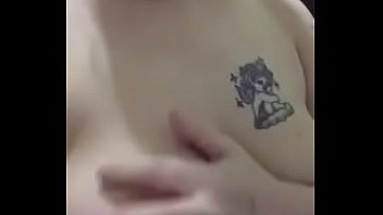 Gadis Tionghoa Montok Meremas-raba Memeknya Sendiri