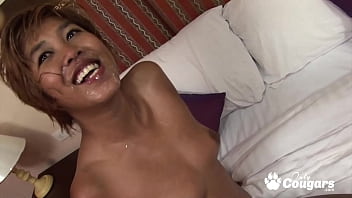 Milf Asia Bergigi Kelinci Diolesi Minyak Dan Ditusuk Dalam-dalam Sampai Ke Biji