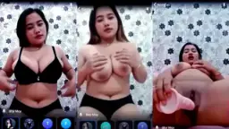 Gadis Muda Melepas Bra Dan Mengocok Kontol Palsu Di Live Telegram