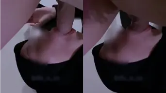 Hijab Hitam Mengulum Dengan Liar Di Kamar Mandi