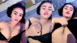 Malam Ini, Aku Ingin Kau Remas Payudaraku Sambil Mendengar Desahanku Di Telepon, Miss Kimberly.