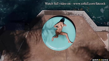 Jasmine Jae Memamerkan Tubuh Menggairahkannya – Tonton Lengkap Di Brazzers