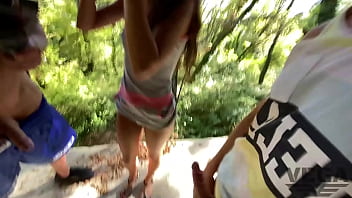 Kakak Tiri Memuaskan Adik Tiri Di Mulut Saat Orang Tua Sedang Asyik