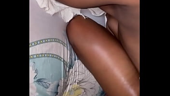 Kekasih Kakak Tiriku Basah Oleh Keringat