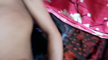 Gadis India Tersesat, Kakak Tiri Menggoda Dengan Rayuan Hindi Yang Menggairahkan