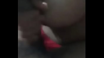 Istri Desi Menggenggam Dan Mengocok Dengan Penuh Gairah