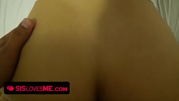 Cewek Genit Mengisap Kontol Kakak Tiri Demi Uang