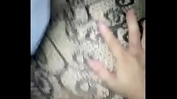 Gadis Tionghoa Dengan Stoking Jaring Hitam Menggoda Dengan Lompatan Telur Yang Menggairahkan