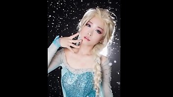 Elsa, Gadis Asia Remaja Yang Menggoda Dengan Tubuh Mulus Dan Tatapan Penuh Hasrat