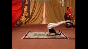 Pose Yoga Yang Bikin Ranjang Bergoyang – Tingkatkan Gairah Seksual Dengan Gerakan Avneesh Tiwari