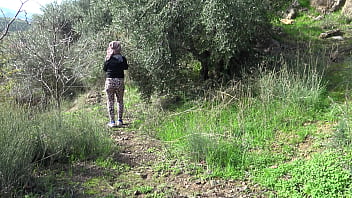 Gadis Turki Ini Terkejut!!! Aku Keluarkan Kontol Besar Di Depannya Dan Dia Biarkan Aku Ngentotnya Di Tempat Umum!!!