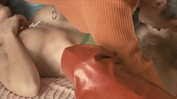 Kakak Tiri Yang Nakal Bercinta Dengan Stoking Ibu