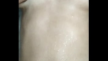 Adik Tiri Desi Menggoda Kakak Tirinya Dengan Tubuh Telanjang Di Taman